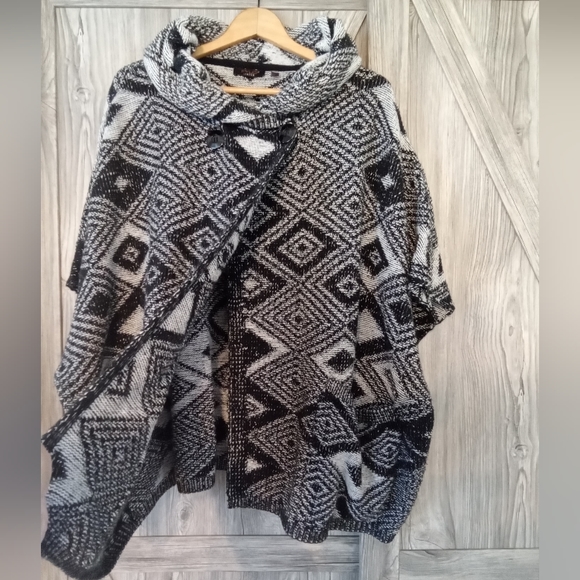 Fylo London Black White Sweater Cape L - Picture 2 of 6